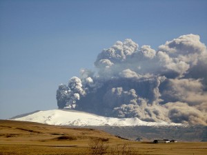 800px-Eyjafjallajokull-April-17