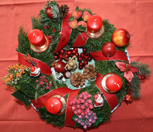 693px-Adventskranz_von_oben