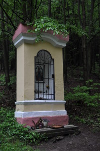 Sázava(Benešov)-kaplička-v-lese-za-svatou-Annou2014